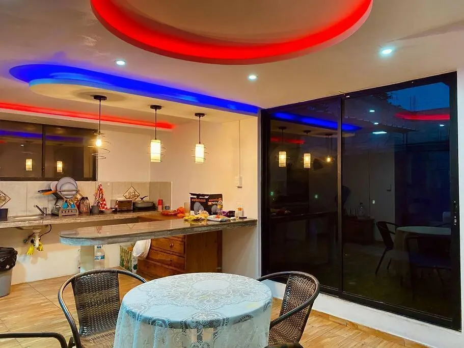 Villa Mirlo - Escondite De Lujo En Quito 0*,